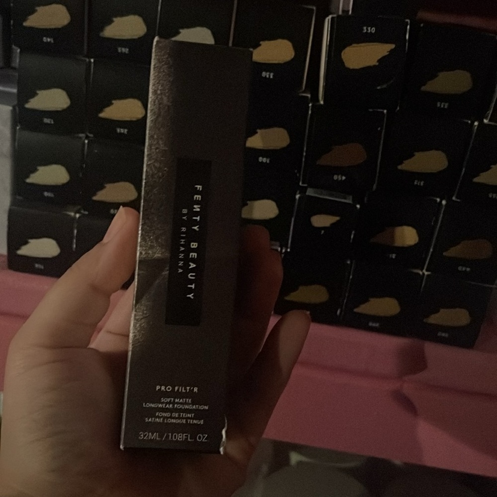 Fenty beauty pro Filt’r soft matte long wear foundation - Picture 2 of 3